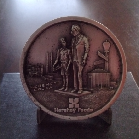 Hershey Foods employee recognition medallion with stand - Picture 3 of 6